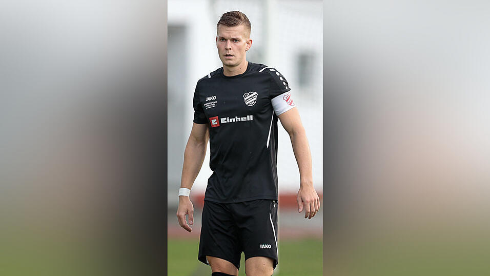 Landaus Kapitän Simon Weinzierl hofft, verletzungsfrei zu bleiben, um so eine konstante Leistung zu bieten und der Mannschaft zu helfen. Landaus Kapitän Simon Weinzierl hofft, verletzungsfrei zu bleiben, um so eine konstante Leistung zu bieten und der Mannschaft zu helfen.