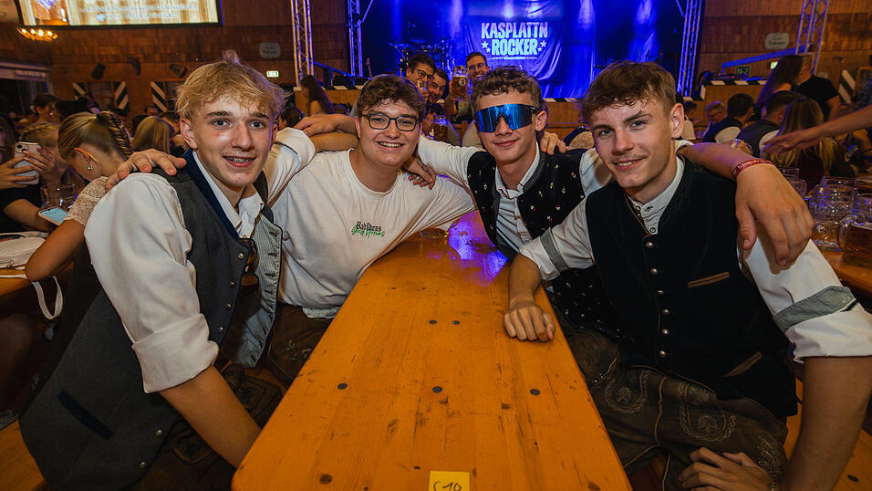 Die Partybilder vom Donnerstag, 15. August 2024, aus dem Festzelt Weckmann. Die Partybilder vom Donnerstag, 15. August 2024, aus dem Festzelt Weckmann.