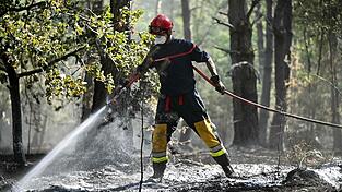 Verheerende Ausmaße hat inzwischen dieser Brand in Frankreich. Verheerende Ausmaße hat inzwischen dieser Brand in Frankreich.