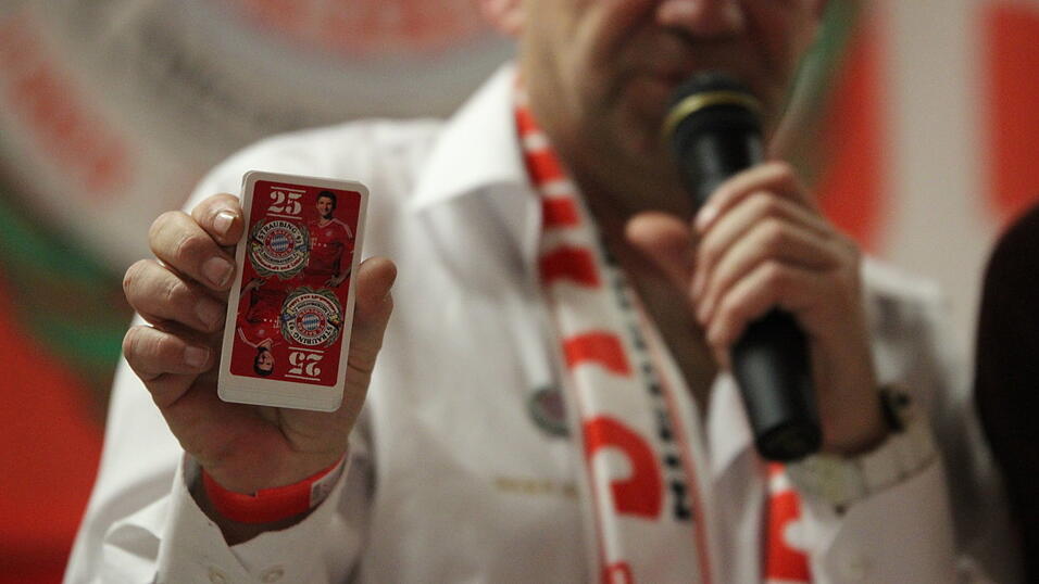 Thomas Müller besuchte am Sonntagnachmittag den 'FC Bayern-Fanclub Straubing '93'. (Foto: Fabian Roßmann) Thomas Müller besuchte am Sonntagnachmittag den 'FC Bayern-Fanclub Straubing '93'. (Foto: Fabian Roßmann)