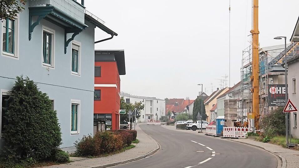 Seit diesem Dienstag ist die Dorfener Stra&szlig;e aus Richtung Landshut bis zum Bauabschnitt 2 auf H&ouml;he des Restaurants Taverna Plaka Athen wieder befahrbar.