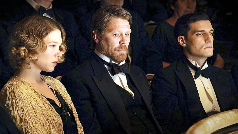 Léa Seydoux als Lizzy, Gijs Naber (Mitte) als Jacob und Louis Garrel als Dedin