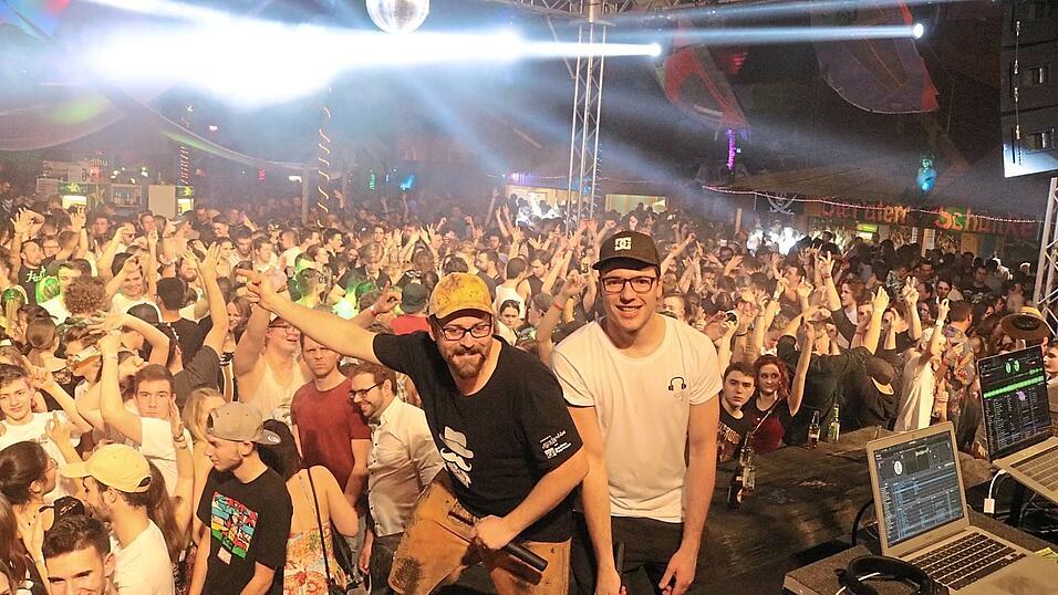 Die Planungen für die Beachparty sind bereits angelaufen. Die Planungen für die Beachparty sind bereits angelaufen.