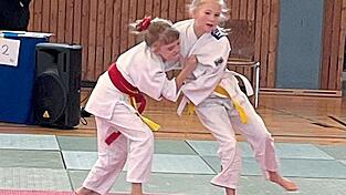 Marie Gro&szlig; (links) holte in der U 11 Silber.