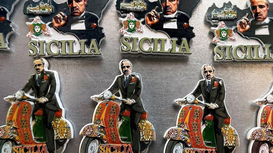Mafia-Souvenirs sind in Palermo überall zu kaufen. (Archivbild) Mafia-Souvenirs sind in Palermo überall zu kaufen. (Archivbild)