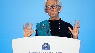 Lagarde: «Ich finde es in gewisser Weise sehr befriedigend, dass so viele Menschen meinen Job haben wollen. Es ist ein großartiger Job.» Lagarde: «Ich finde es in gewisser Weise sehr befriedigend, dass so viele Menschen meinen Job haben wollen. Es ist ein großartiger Job.»