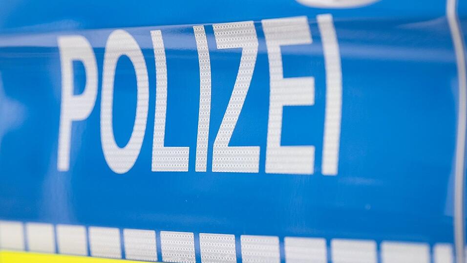 Nach einem schweren Raubüberfall auf einen 44-Jährigen in Amberg sitzen vier Tatverdächtige in Untersuchungshaft. (Symbolbild) Nach einem schweren Raubüberfall auf einen 44-Jährigen in Amberg sitzen vier Tatverdächtige in Untersuchungshaft. (Symbolbild)