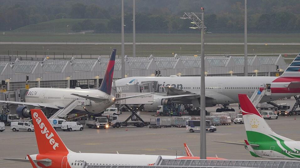 Drohnen unbekannter Herkunft hatten am Donnerstagabend, in der Nacht zum Freitag und am Freitagabend den Flugbetrieb am Flughafen München empfindlich gestört.