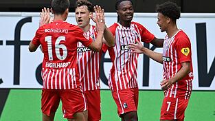 Freiburger Jubel in Paderborn. Maximilian Eggestein (2.v.l.) traf zum 1:0.