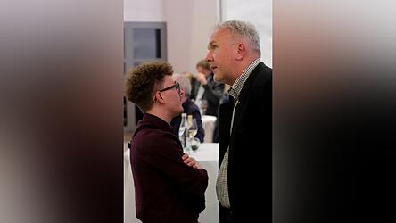 Marvin Kliem (l.) und Peter Stranninger bei der Wahlparty am Sontagabend im Rittersaal.