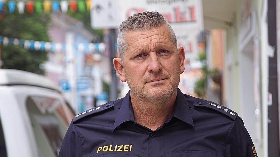 Bernhard Behler in der Wörther Innenstadt. Sei April ist er stellvertretender Polizeichef. Bernhard Behler in der Wörther Innenstadt. Sei April ist er stellvertretender Polizeichef.