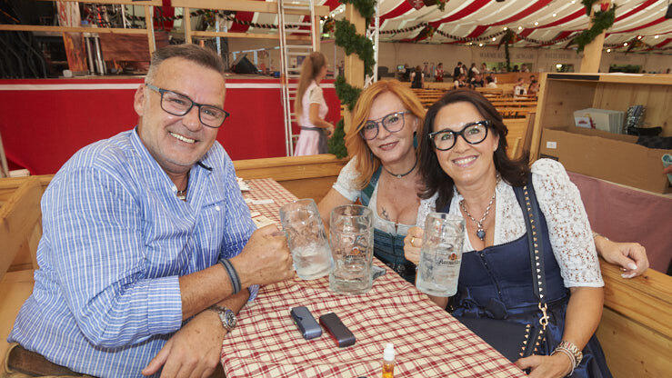 Die Partybilder vom Dienstag, 13. August 2024, aus dem Festzelt Lechner. Die Partybilder vom Dienstag, 13. August 2024, aus dem Festzelt Lechner.