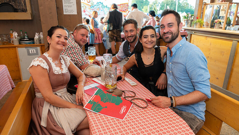 Die Partybilder vom Montag, 21. August 2023, aus dem Festzelt Krönner. Die Partybilder vom Montag, 21. August 2023, aus dem Festzelt Krönner.