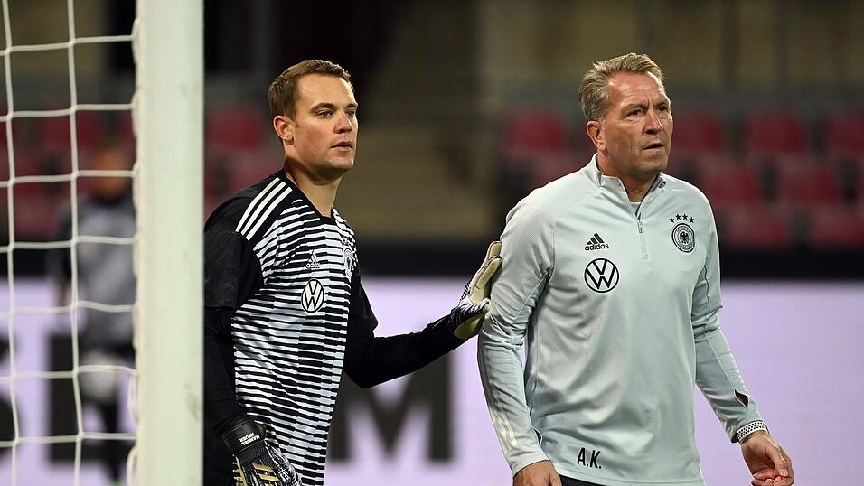 Andreas K&ouml;pke (r) war &uuml;ber ein Jahrzehnt Manuel Neuers Torwarttrainer bei der Nationalmannschaft. (Archivbild)