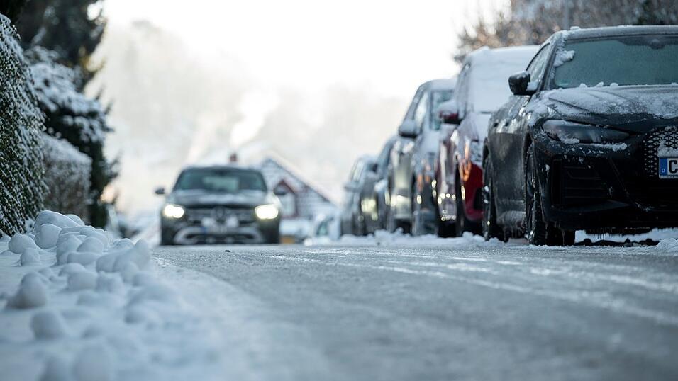 Die Stra&szlig;en waren am Wochenende glatt in Bayern.
