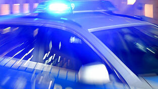 Die Polizei sucht nach Zeugen des Vorfalls. (Symbolbild)