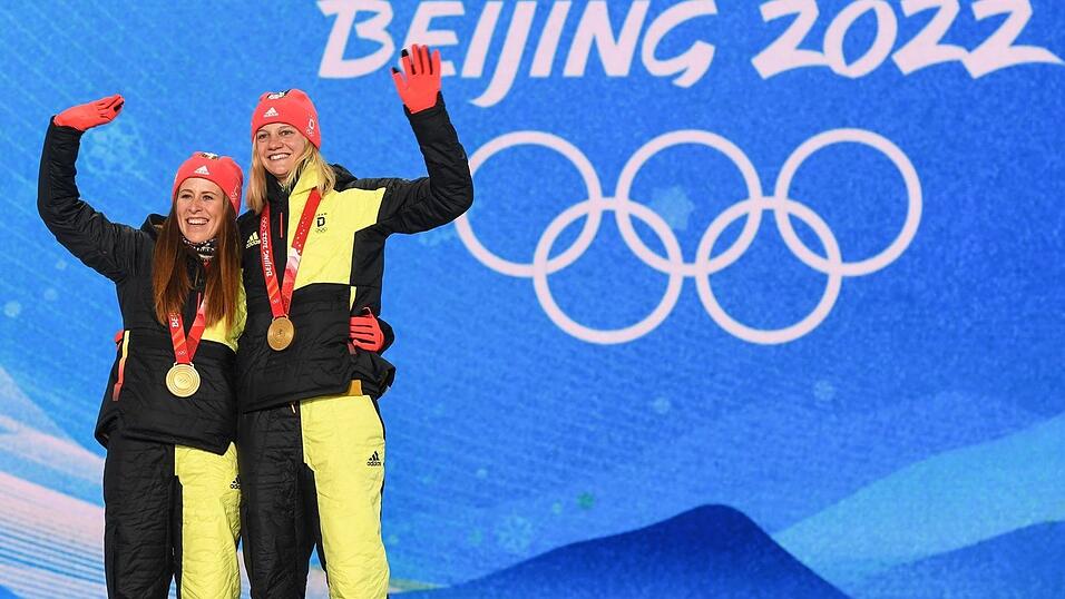 Katharina Hennig und Victoria Carl gewannen 2022 sensationell Olympia-Gold. (Archivfoto) Katharina Hennig und Victoria Carl gewannen 2022 sensationell Olympia-Gold. (Archivfoto)