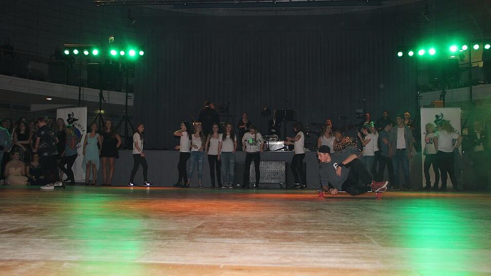 Die Bilder vom Abschlussball der Tanzschule Seidel in der Fraunhofer-Halle am 28. November. Die Bilder vom Abschlussball der Tanzschule Seidel in der Fraunhofer-Halle am 28. November.