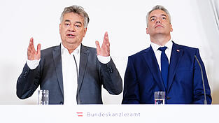 Der österreichische Vizekanzler Werner Kogler (l.) von den Grünen und Bundeskanzler Karl Nehammer (ÖVP) mühen sich durch ihre Koalition, die trotz aller Differenzen bis jetzt gehalten hat. Der österreichische Vizekanzler Werner Kogler (l.) von den Grünen und Bundeskanzler Karl Nehammer (ÖVP) mühen sich durch ihre Koalition, die trotz aller Differenzen bis jetzt gehalten hat.