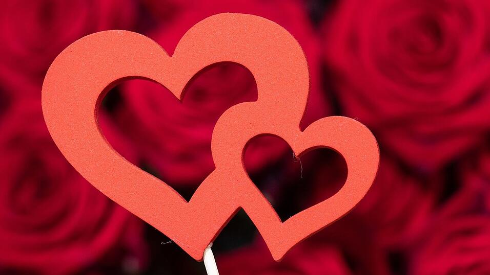 Sag es durch die Blume: das rote Herz als Symbol für die Liebe. (Archivbild) Sag es durch die Blume: das rote Herz als Symbol für die Liebe. (Archivbild)