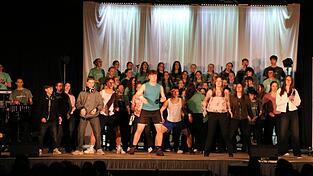 Chor und Darsteller.