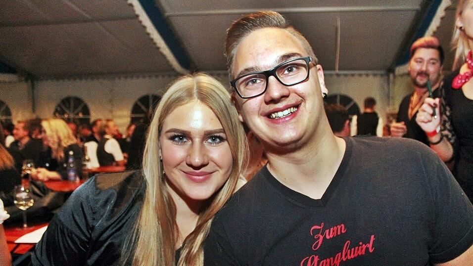 Die besten Bilder vom Wein- und Wei&szlig;bierfest des Burschenvereins Arth und der M&auml;dchengruppe.