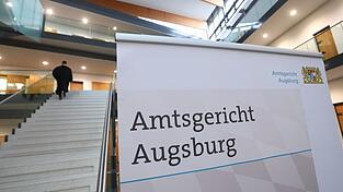 Wegen Terror-Unterstützung muss sich in Augsburg ein Jugendlicher vor dem Amtsgericht verantworten. (Symbolbild) Wegen Terror-Unterstützung muss sich in Augsburg ein Jugendlicher vor dem Amtsgericht verantworten. (Symbolbild)