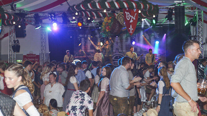 Die Partybilder vom Freitag, 16. August, aus dem Festzelt Lechner. Die Partybilder vom Freitag, 16. August, aus dem Festzelt Lechner.