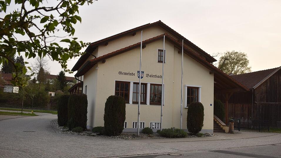 Als &Uuml;bergangsl&ouml;sung ist im Gemeindehaus Baierbach der Altfraunhofener Kindergarten mit zwei Gruppen - demn&auml;chst mit einer Gruppe - untergebracht.