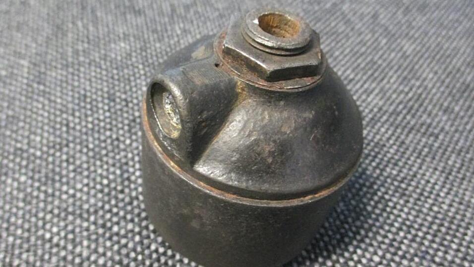 Eine Spezialgruppe der Polizei hat eine alte Handgranate kontrolliert gesprengt. (Symbolbild) Eine Spezialgruppe der Polizei hat eine alte Handgranate kontrolliert gesprengt. (Symbolbild)