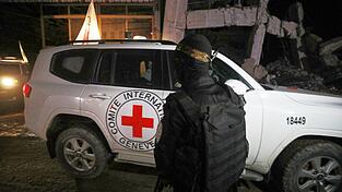 Die Hamas übergab die mutmaßliche Leiche einer weiteren Geisel an das Rote Kreuz. (Archivbild)