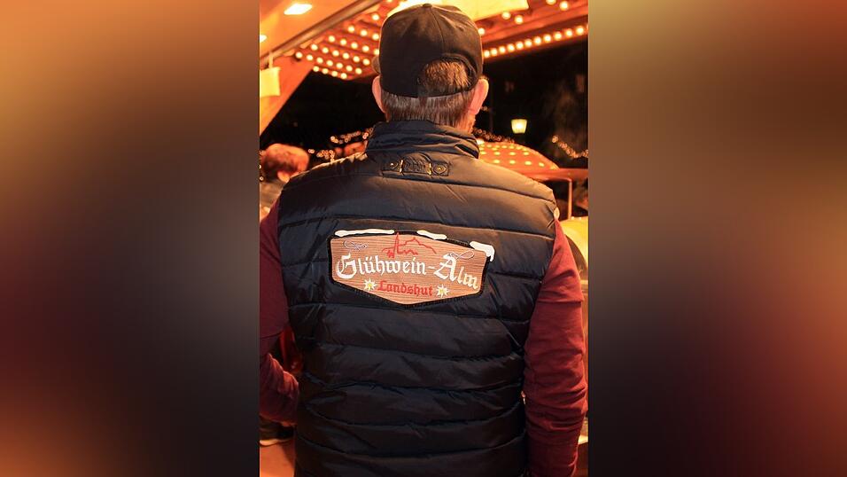 Am Donnerstagabend ist der Landshuter Christkindlmarkt eröffnet worden. Am Donnerstagabend ist der Landshuter Christkindlmarkt eröffnet worden.