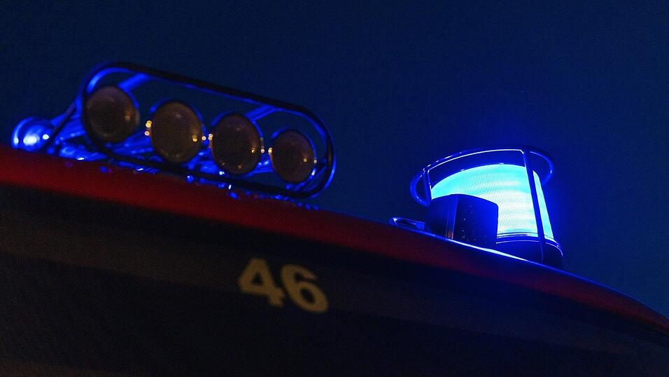 Die Feuerwehr rückte nach einem Notruf zu dem Brandort aus. (Symbolbild)