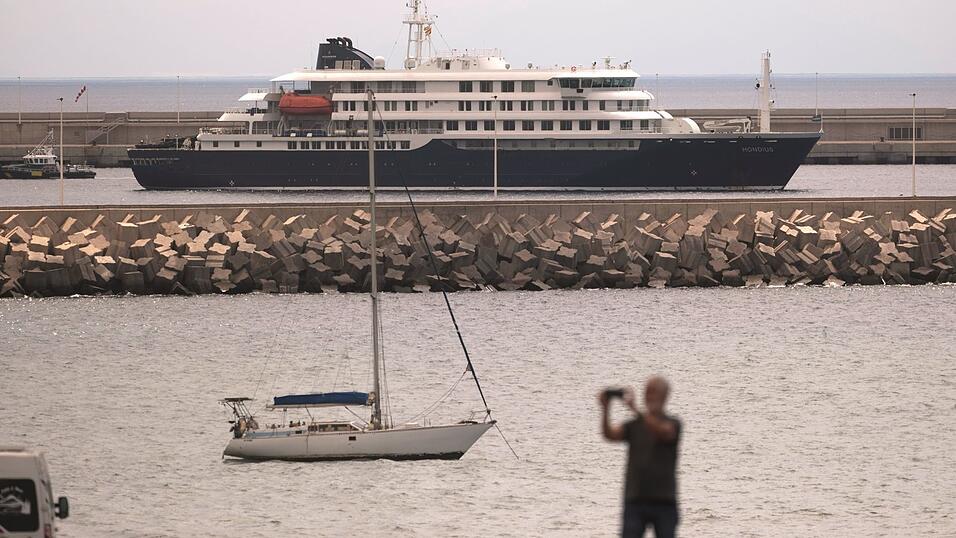Die &laquo;Hondius&raquo; liegt vor Teneriffa.