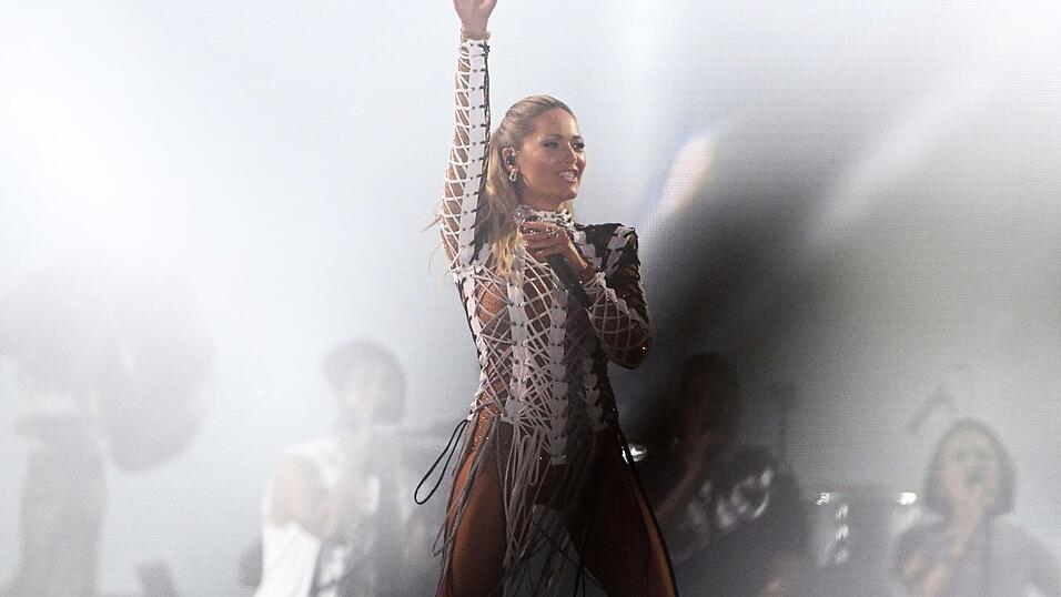 Superstar Helene Fischer verzauberte am Samstagabend 130.000 Zuschauer bei einem Open-Air-Konzert in München. Superstar Helene Fischer verzauberte am Samstagabend 130.000 Zuschauer bei einem Open-Air-Konzert in München.