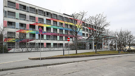 Ein geschultes Team von Kinderchirurgen, -fach&auml;rzten, Kinder- und Jugendpsychologen sowie Sozialp&auml;dagoginnen k&uuml;mmert sich an der Kinderklinik St. Marien um Kinder und Jugendliche, die Opfer von Gewalt wurden.