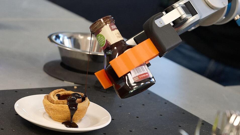 Kochende Roboter werden an einigen Stellen bereits eingesetzt. (Symbolbild)