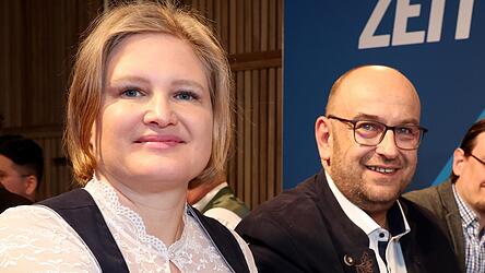 „Nix Dramatisches“, nennt AfD-Landeschef Stephan Protschka (rechts) die Vorwürfe um die Wahl zum Bezirksvorstand im November mit Vorsitzender Katrin Ebner-Steiner (links).