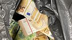 Rund eine Million Euro befanden sich in Tüten. 