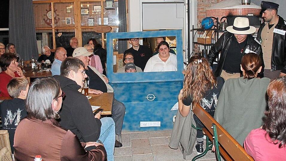 &bdquo;Von Schauspielern mit viel Durst und von schlimmen Vorw&uuml;rfen&ldquo;: Lustige Einlage der LiBu-Jugend