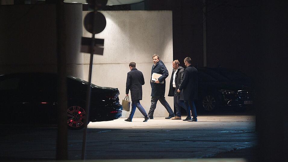 Nach fast sechs Stunden haben die Spitzen von Union und SPD ihre Beratungen beendet. Nach fast sechs Stunden haben die Spitzen von Union und SPD ihre Beratungen beendet.