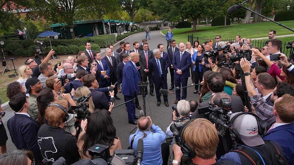 US-Präsident Trump zeigt Verständnis für Nordkoreas Atomwaffen. US-Präsident Trump zeigt Verständnis für Nordkoreas Atomwaffen.