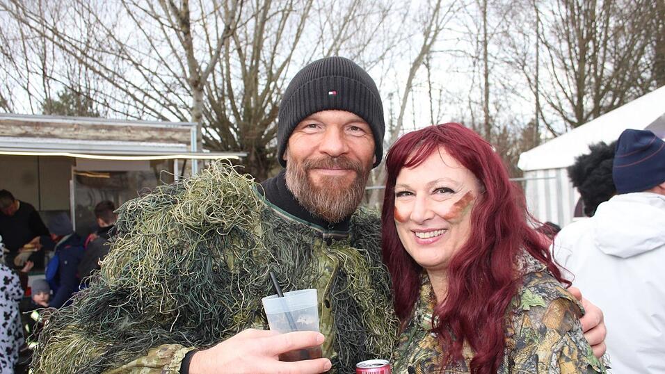 Viele Faschings-Fans haben sich am Samstag den Umzug in Langenbach angesehen. Viele Faschings-Fans haben sich am Samstag den Umzug in Langenbach angesehen.