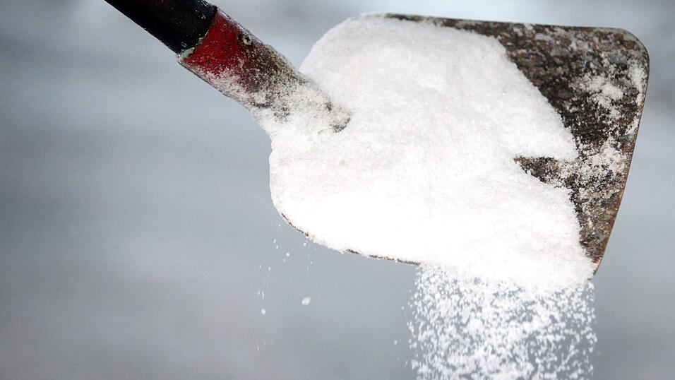 In Hamburg ist der Einsatz von Tausalz vor&uuml;bergehend wieder erlaubt. (Symbolbild)