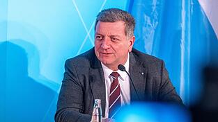 Der Vorsitzende der Verkehrsministerkonferenz, Christian Bernreiter (CSU), k&uuml;ndigte zeitnah Beratungen zum Thema an. (Archivbild)