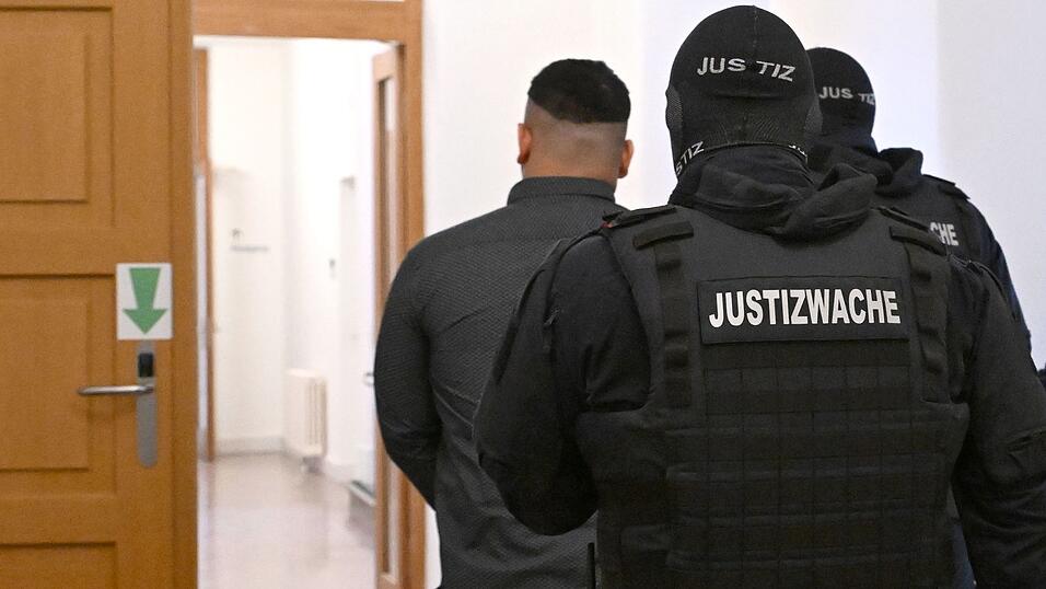 Der Angeklagte soll Weihnachten 2024 für einen Anschlag ins Auge gefasst haben.