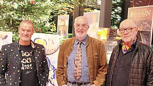 Die drei anwesenden Künstler, Max Lochner, Jürg Friederich und Karl-Heinz Irber (v. l.), stellen je fünf Werke zur Verfügung. Die drei anwesenden Künstler, Max Lochner, Jürg Friederich und Karl-Heinz Irber (v. l.), stellen je fünf Werke zur Verfügung.