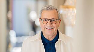 Strickjacken, Pullover, Pyjamas - der ehemalige Nachrichtensprecher Jan Hofer wird demächst live Mode verkaufen. (Archivbild) Strickjacken, Pullover, Pyjamas - der ehemalige Nachrichtensprecher Jan Hofer wird demächst live Mode verkaufen. (Archivbild)