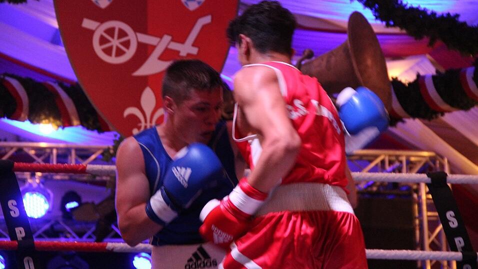 Im Lechner-Festzelt hie&szlig; es am Sonntag wieder 'Let&acute;s get ready to rumble'.