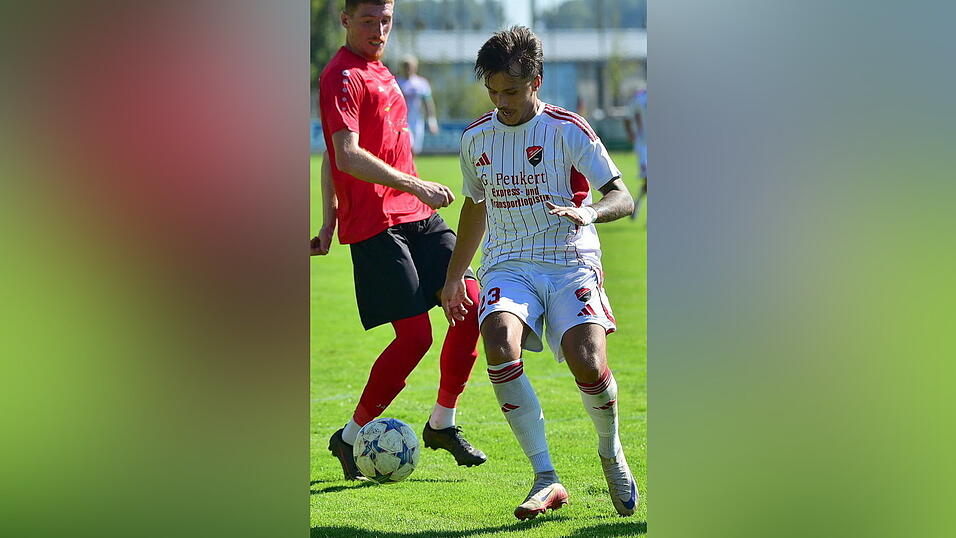 Patryk Richert ebnete mit seinem Doppelpack den Weg zum 4:1-Sieg gegen den bisherigen Zweiten SC Luhe-Wildenau.